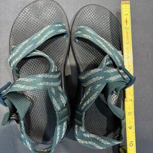 Men’s Chaco Green Pattern Sandals – Size 8 – Barely Used, Good Condition
